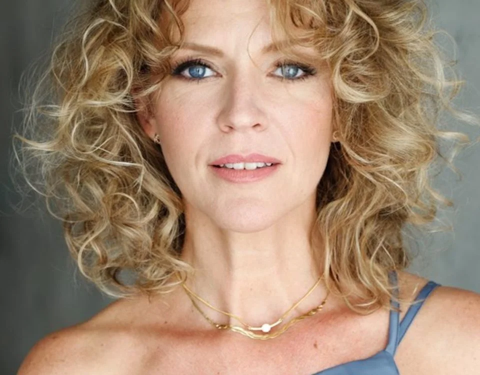 Ilona Knopfler – Vocals